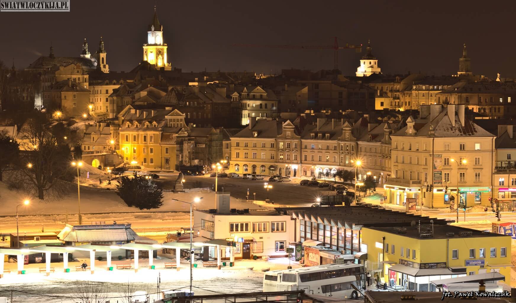 Lublin bus station against the background of the old town in winter night
