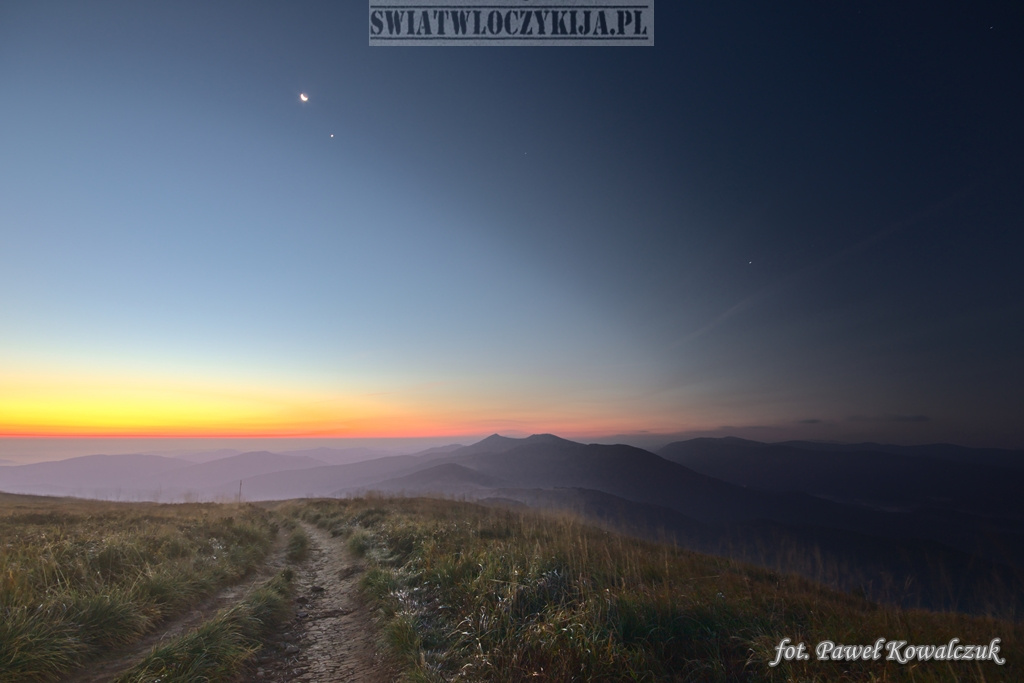 The night that gives way to the rising sun on the Smerek peak in the Bieszczady Mountains