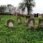 zabytkowe nagrobki na żydowskim cmentarzu (kirkucie)