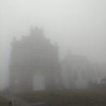 Opactwo na Łysej Górze we mgle