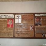 Tablica informacyjna o relikwiach Krzyża Świętego
