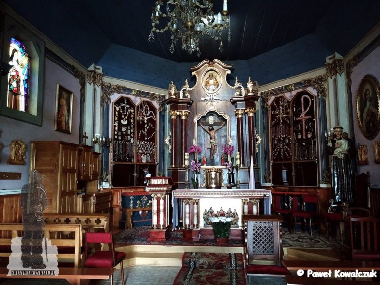Wnętrze drewnianego kościółka niedaleko miejscowości Iwonicz Zdrój