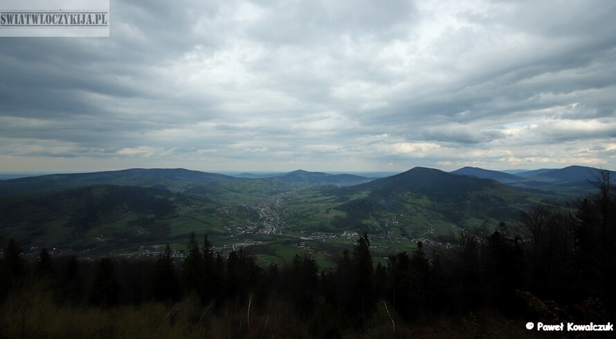 Panorama ze szczytu Szczebel. Beskidy.